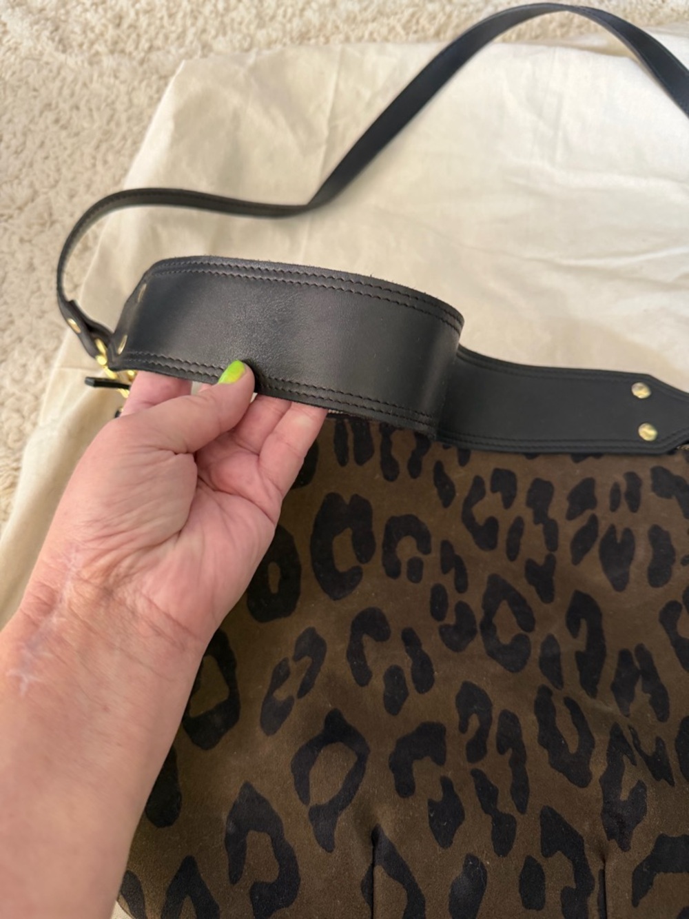 Claire V Leopard print Moyen Messenger - Picture 3 of 5